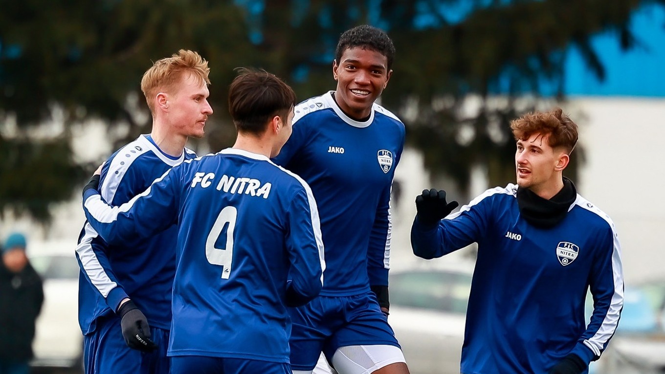 V obrane FC Nitra bude tvrdiť muziku Kolumbijčan Andres Cayola (v strede).