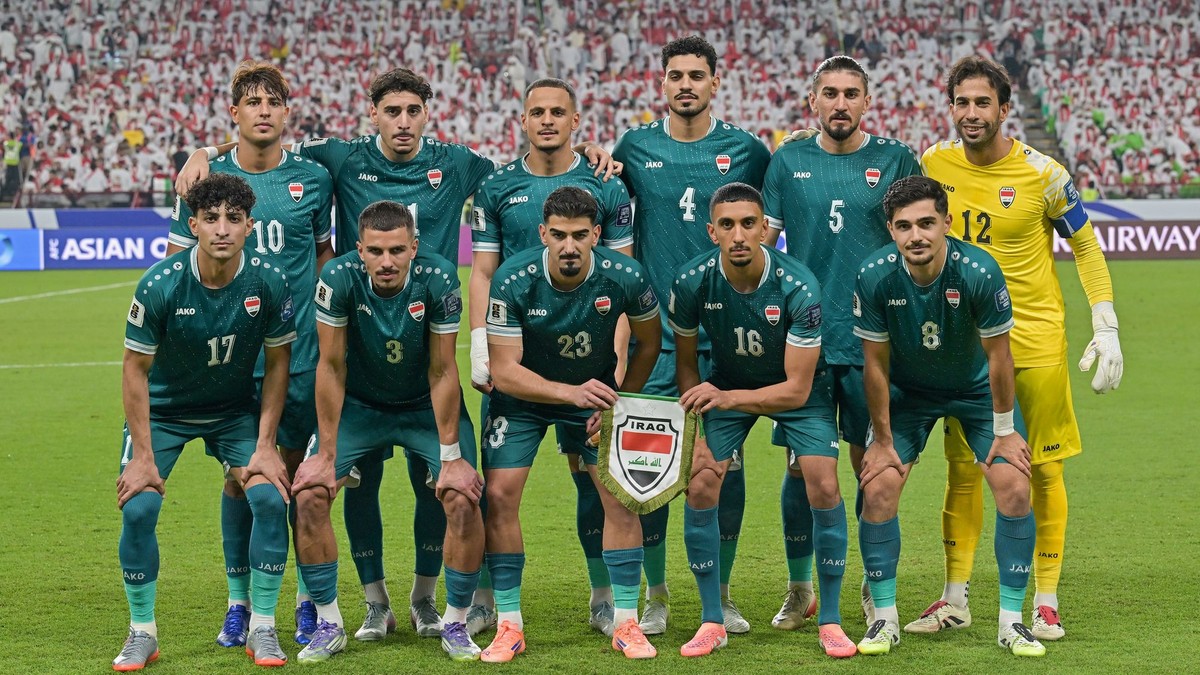 Irackí hráči pózujú pred začiatkom prvého zápasu play off ázijskej kvalifikácie MS 2026