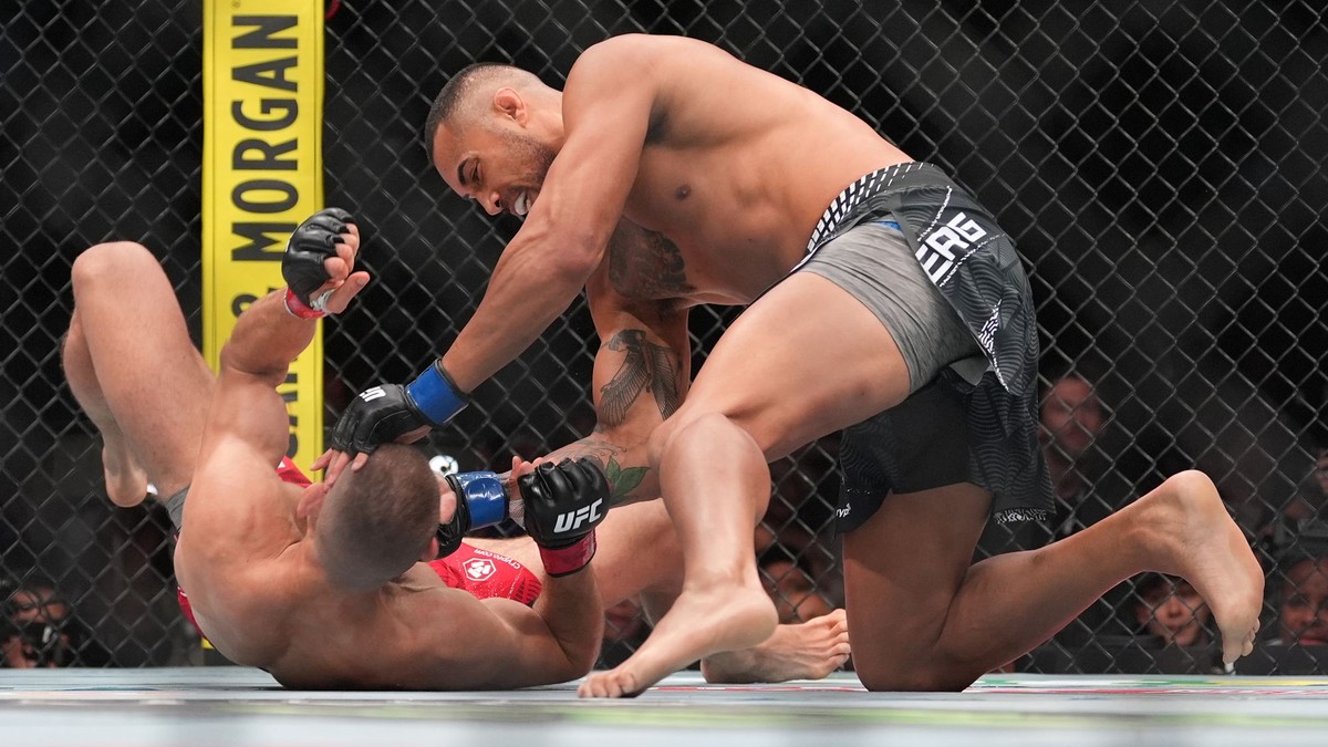 Carlos Ulberg konokautuje Procházku.