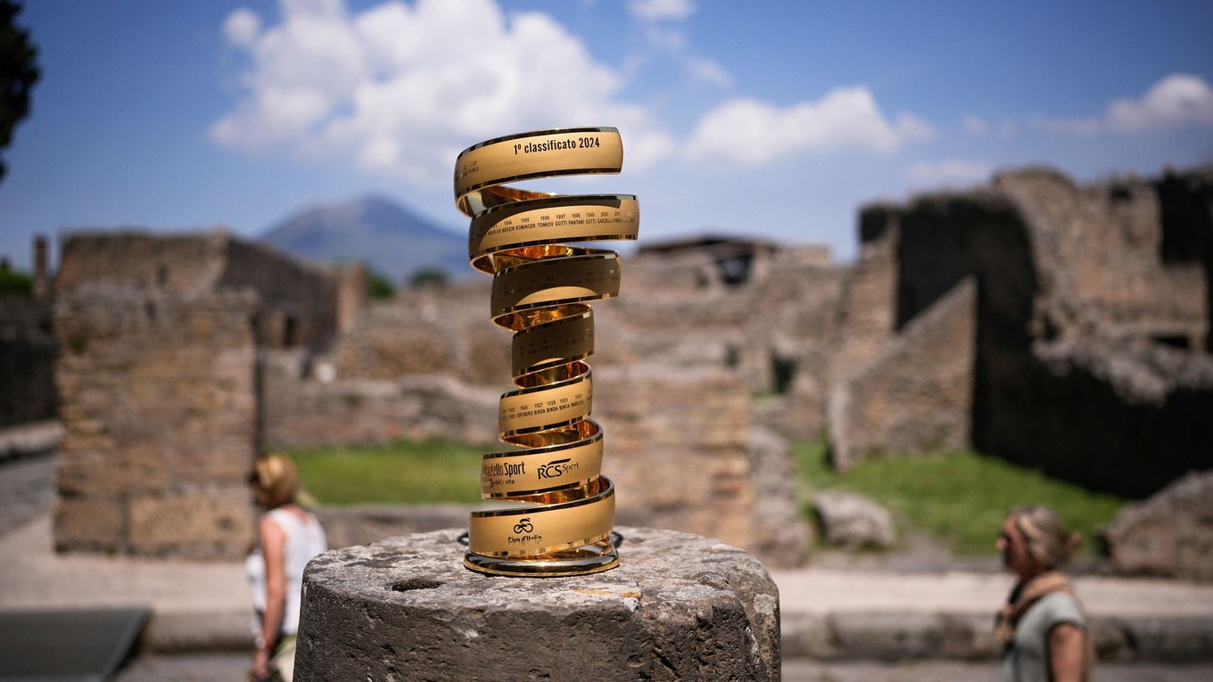 Trofej pre víťaza Giro d'Italia. 