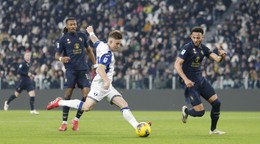 Tomáš Suslov v zápase s Juventusom, archívna snímka.