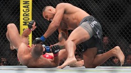 Carlos Ulberg konokautuje Procházku.