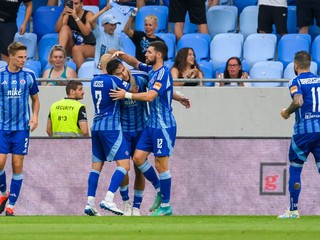 Futbalisti Slovana Bratislava sa tešia z gólu v zápase proti Košiciam.