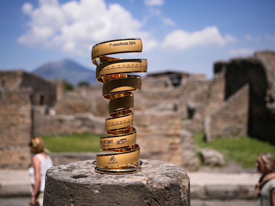 Trofej pre víťaza Giro d'Italia. 