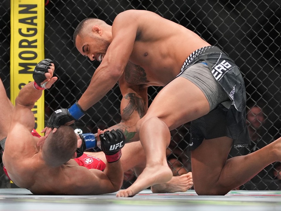 Carlos Ulberg konokautuje Procházku.