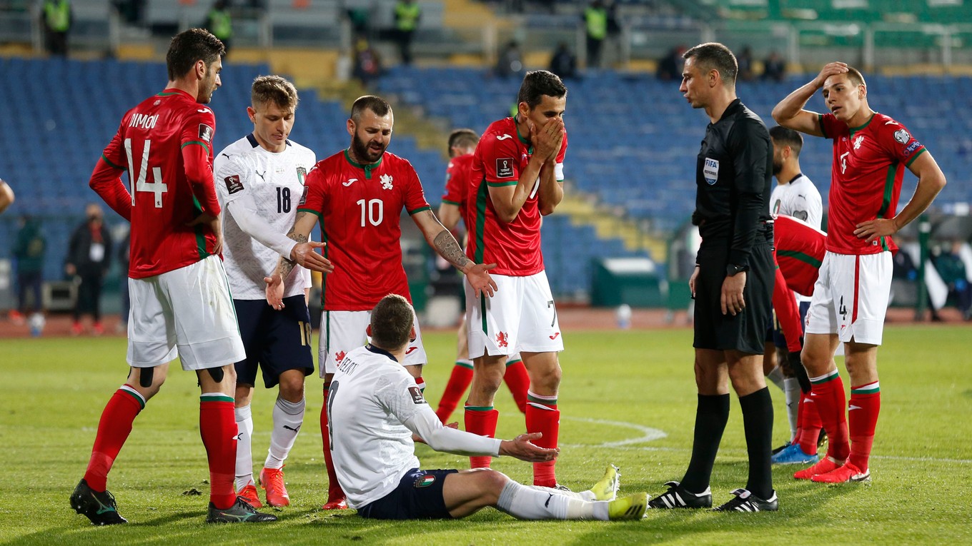 Futbalisti Bulharska v zápase proti Taliansku.