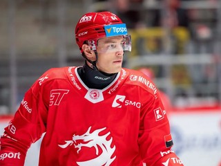 Slovenský obranca Patrik Koch v službách tímu HC Oceláři Třinec. 