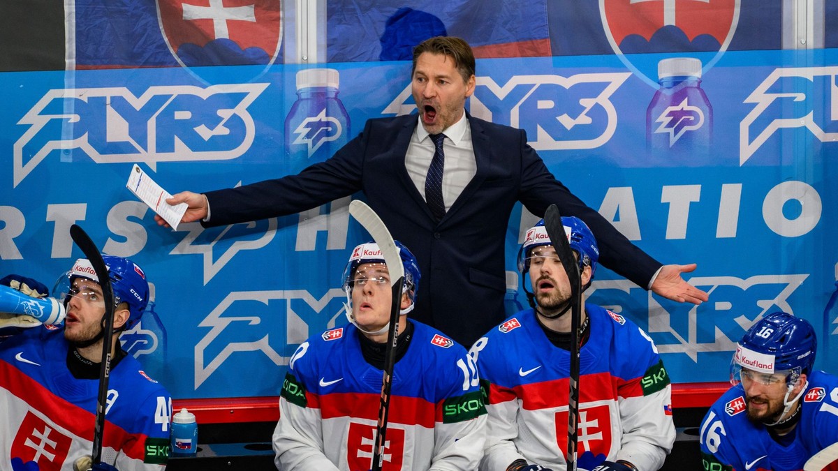 Tréner slovenskej hokejovej reprezentácie Vladimír Országh počas MS v hokeji 2025.