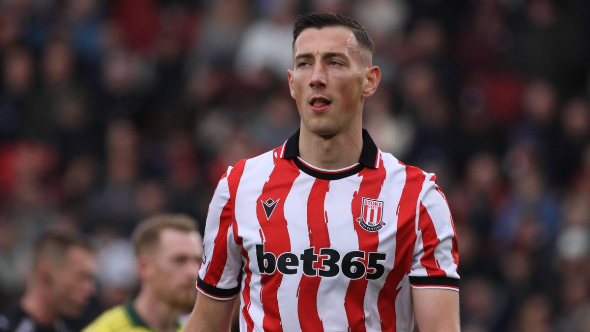 Róbert Boženík v drese Stoke City.