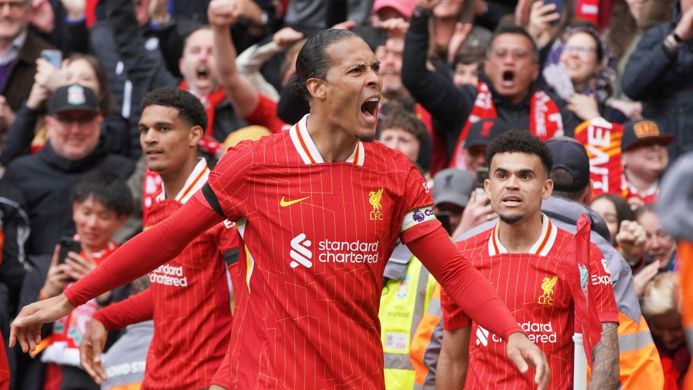 Kapitán Liverpoolu Virgil van Dijk oslavuje víťazný gól.