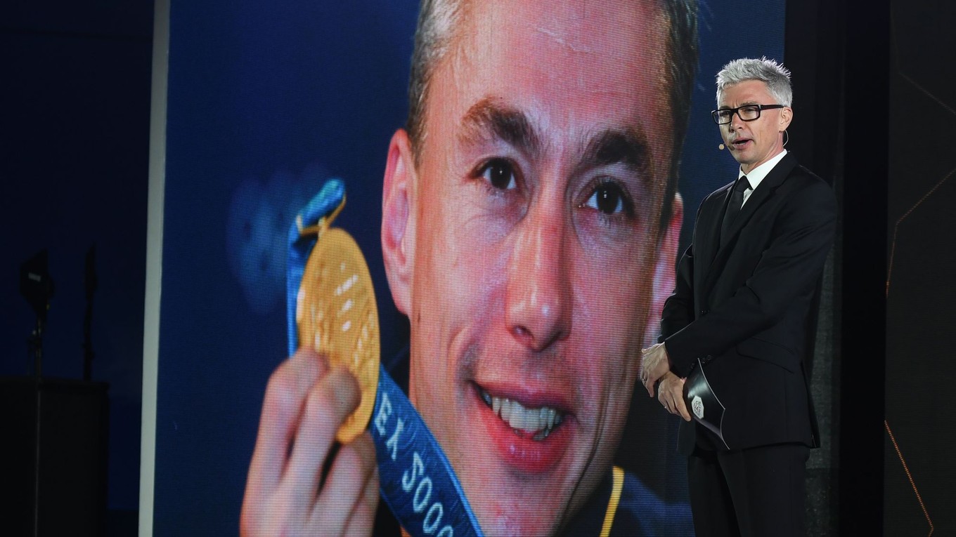 Bývalý britský atlét Jonathan Edwards je svetovým rekordérom v trojskoku. 