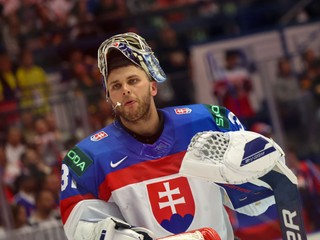 Samuel Hlavaj v zápase Slovensko - Poľsko v skupine B na MS v hokeji 2024.