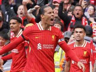 Kapitán Liverpoolu Virgil van Dijk oslavuje víťazný gól.