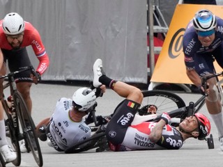 Caleb Ewan zrazil Petra Sagana v závere 3. etapy na Tour de France 2021. 