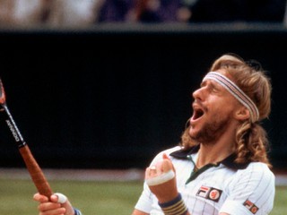 Na archívnej snímke z 5. júla 1980 švédsky tenista Björn Borg reaguje po víťazstve nad Američanom Johnom McEnroeom vo finále mužskej dvojhry vo Wimbledone.