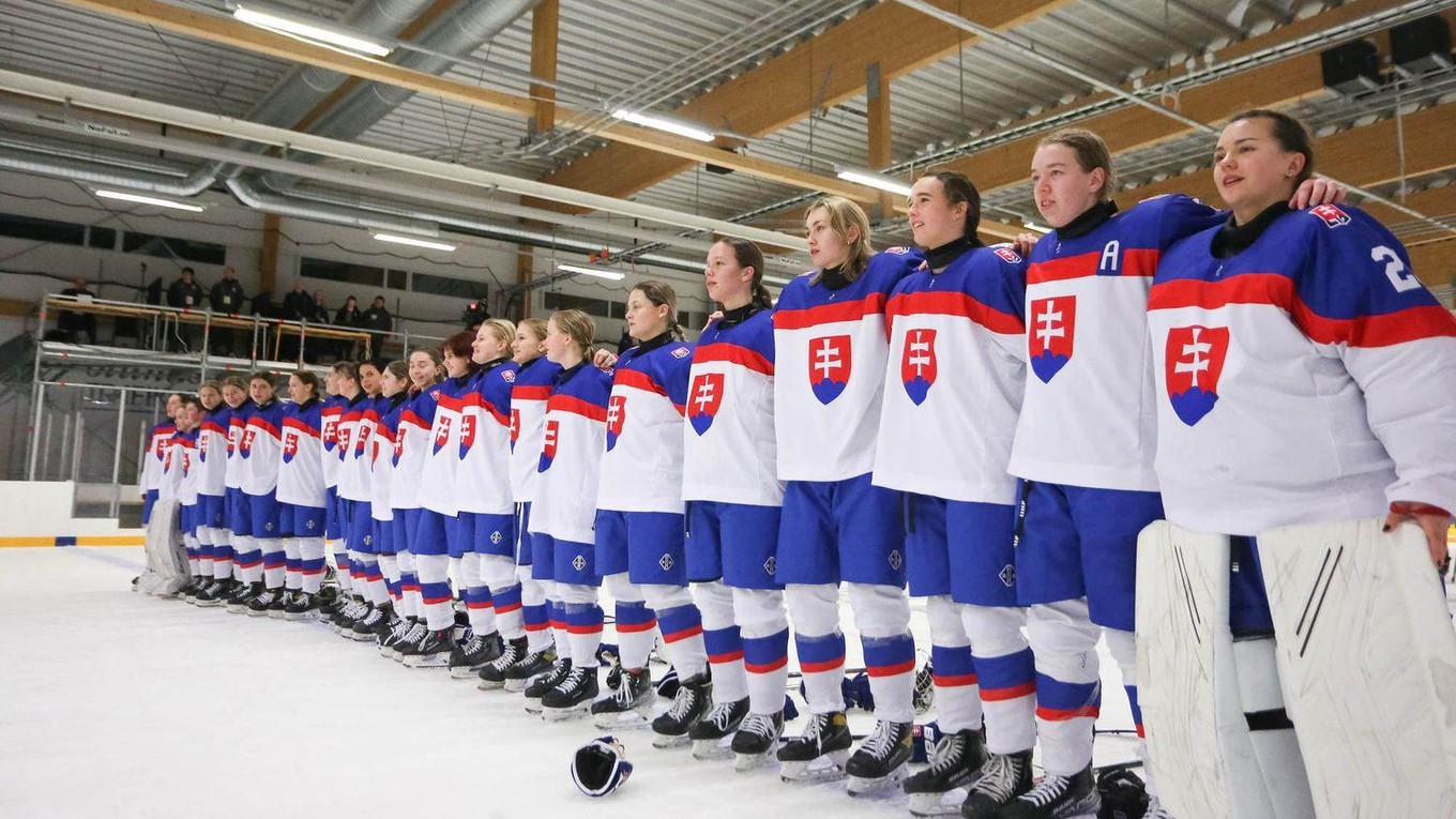 Slovensko - Švédsko, ONLINE prenos z MS v hokeji žien do 18 rokov 2023.