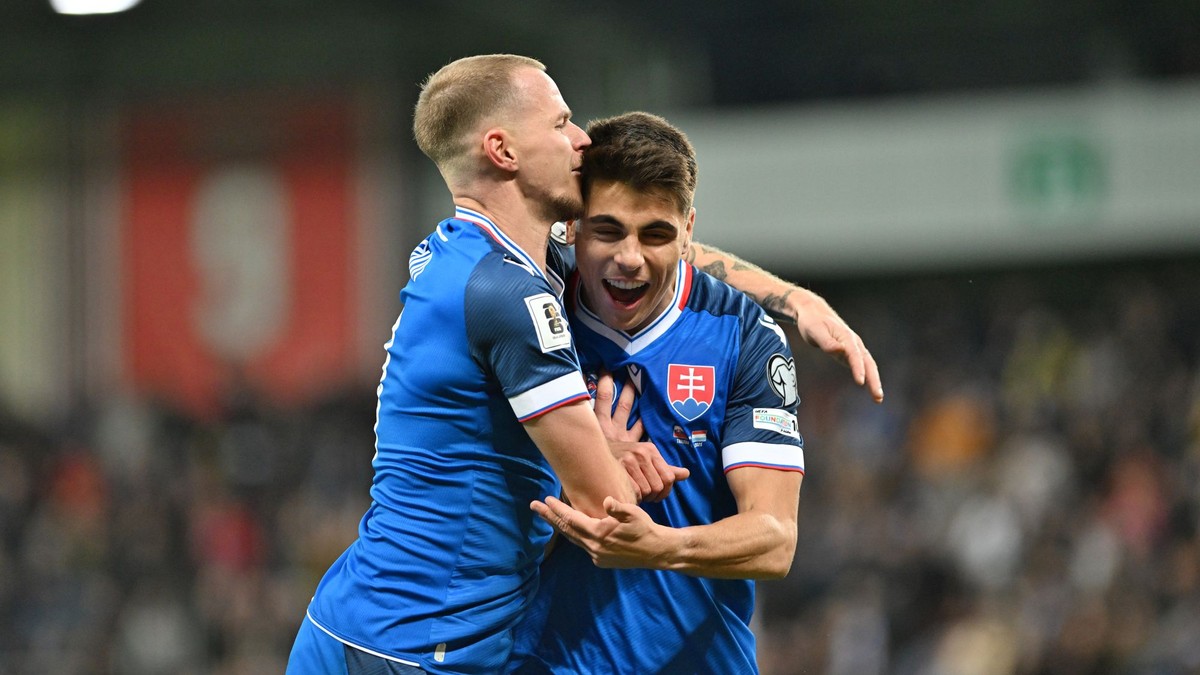 Slováci sa prebudili až po zmene strán. Vyšiel im parádny signál, Schranz sa pri góle zranil