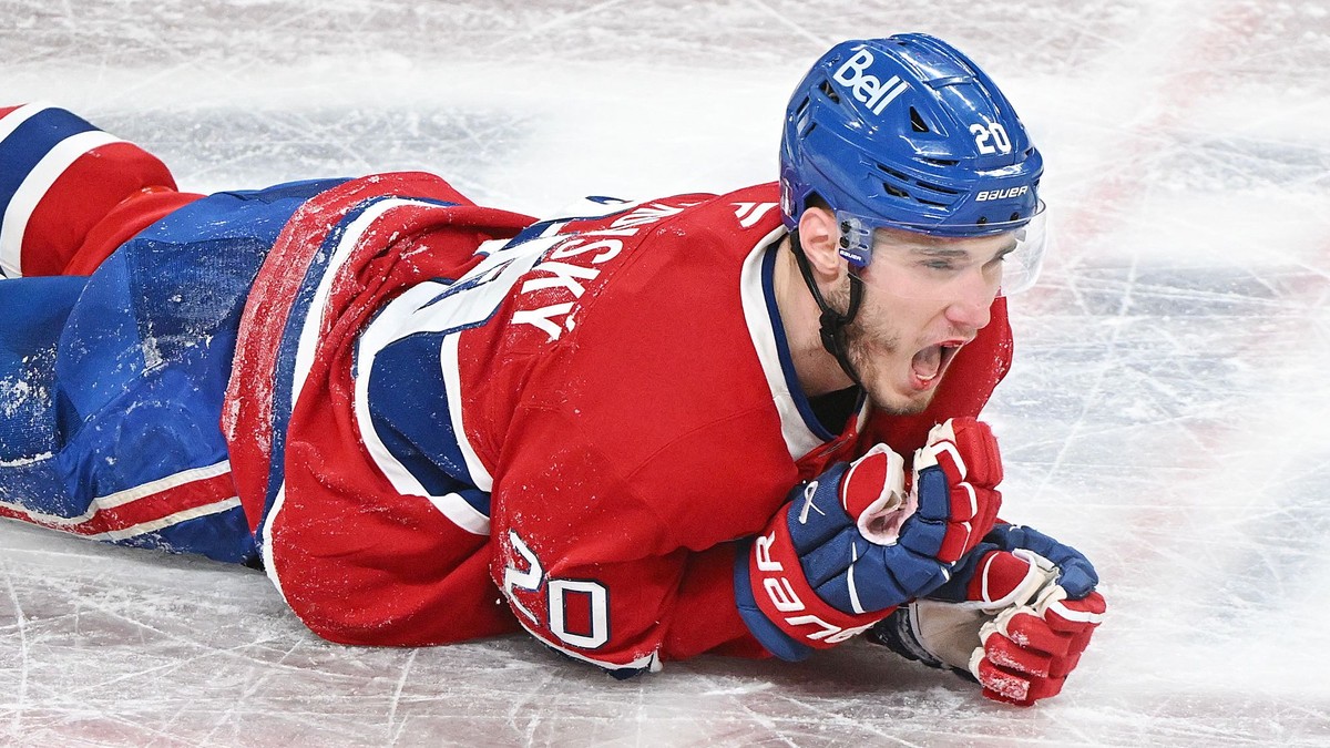 Neznámy hráč bodyčeky trénoval. Keď Slafkovského zrazil k zemi, aréna v Montreale stíchla