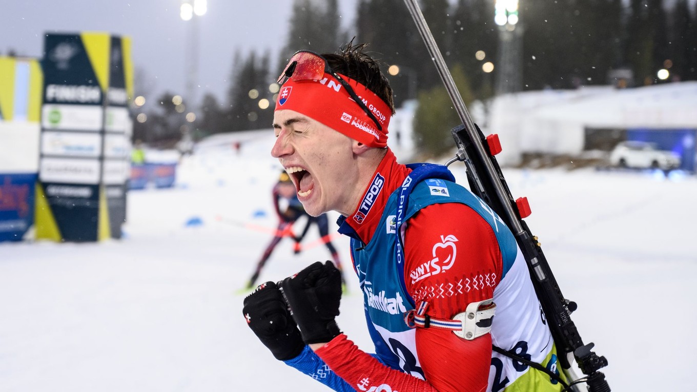 Jakub Borguľa v cieii pretekov šprintu  na majstrovstvách sveta juniorov a kadetov vo švédskom Östersunde.