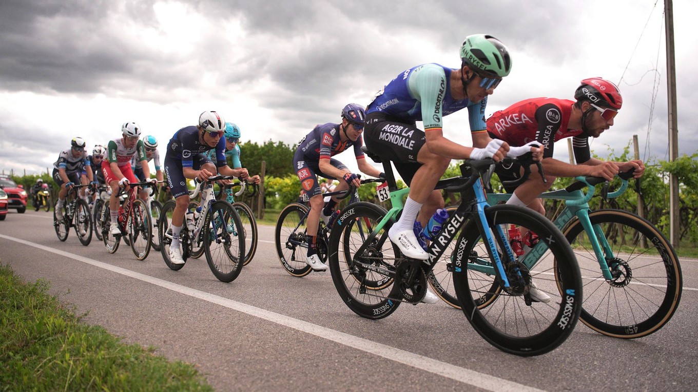 Cyklisti na Giro d'Italia 2025.