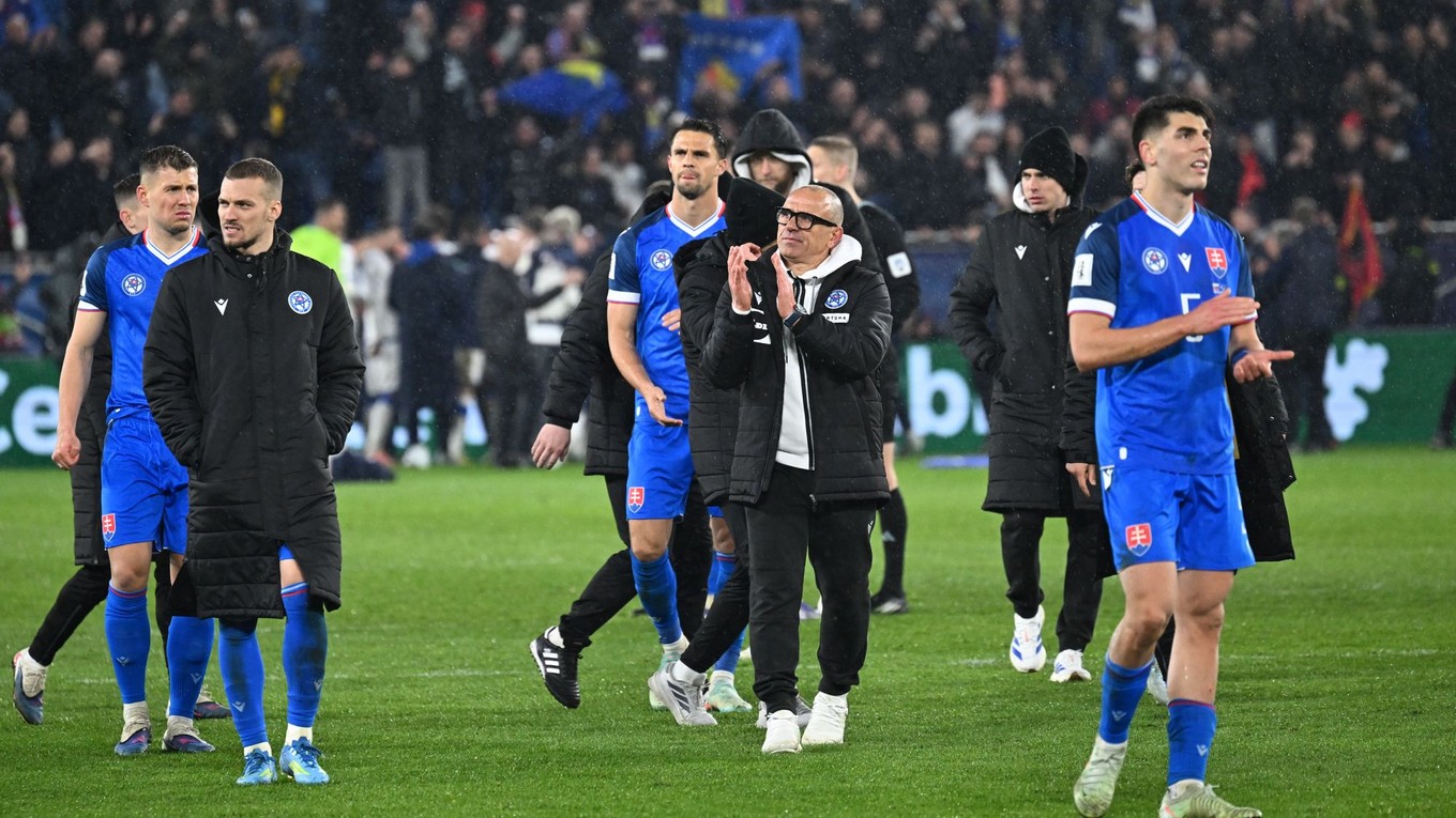Na snímke tréner slovenskej futbalovej reprezentácie Francesco Calzona (uprostred).