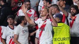 Rayo Vallecano oslavuje gól. 