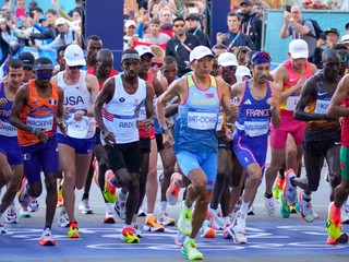 Fotka z maratónu mužov na OH 2024 v Paríži.