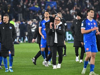 Na snímke tréner slovenskej futbalovej reprezentácie Francesco Calzona (uprostred).