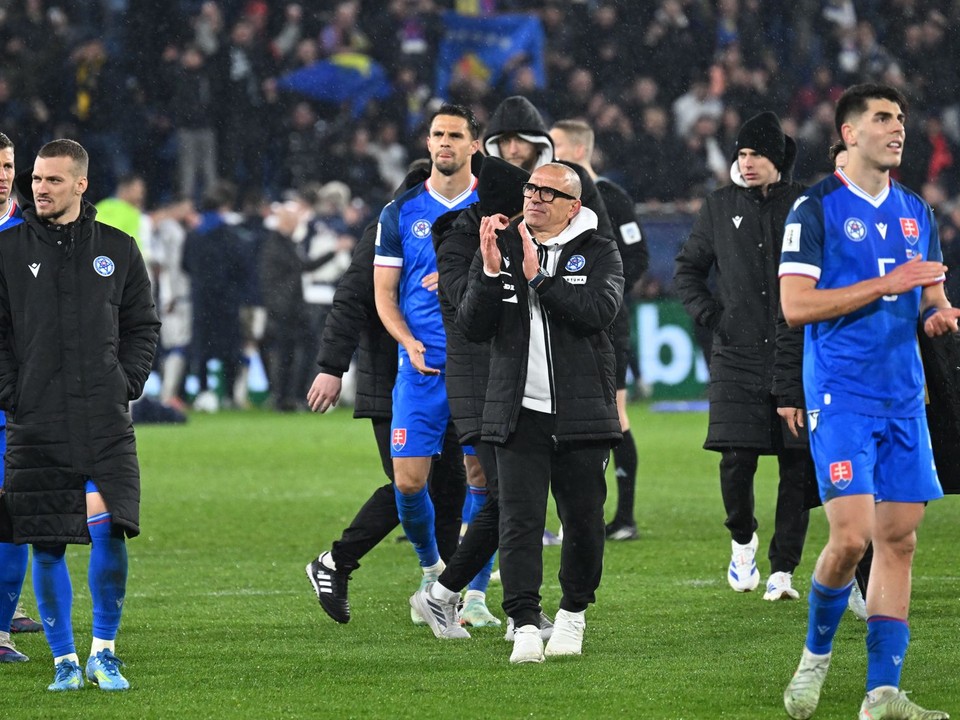 Na snímke tréner slovenskej futbalovej reprezentácie Francesco Calzona (uprostred).