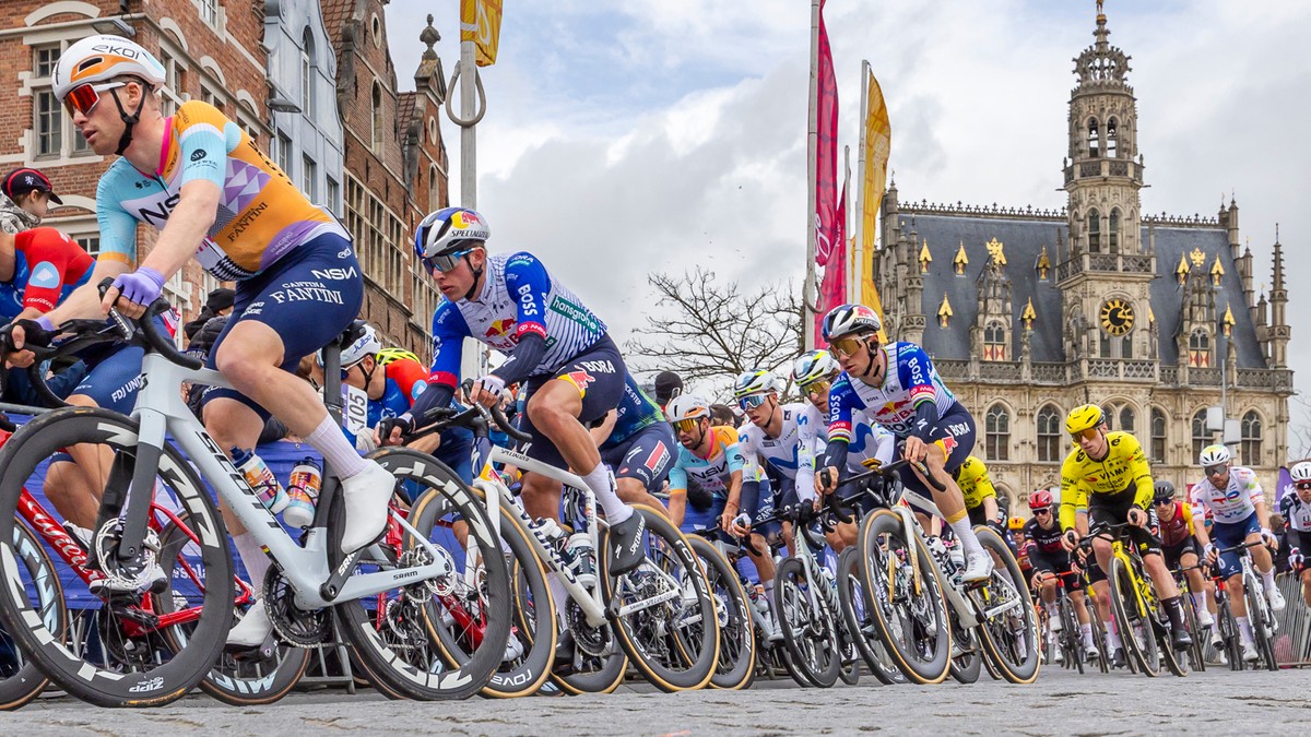 ONLINE: Cyklistická klasika Paríž - Roubaix 2026 dnes LIVE.