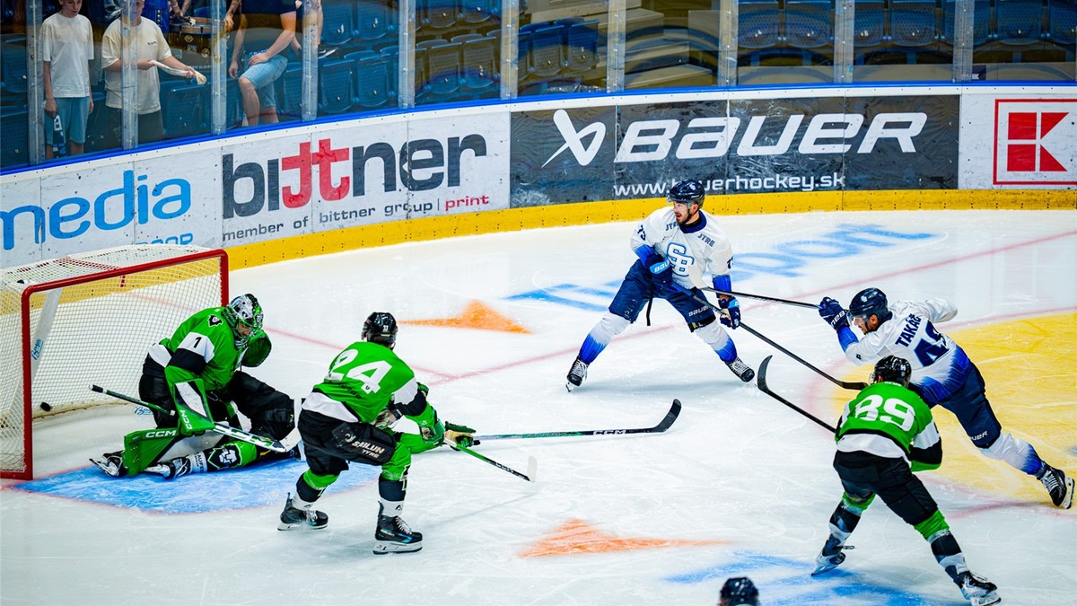 Momentka zo zápasu HC Slovan Bratislava - BK Mladá Boleslav.