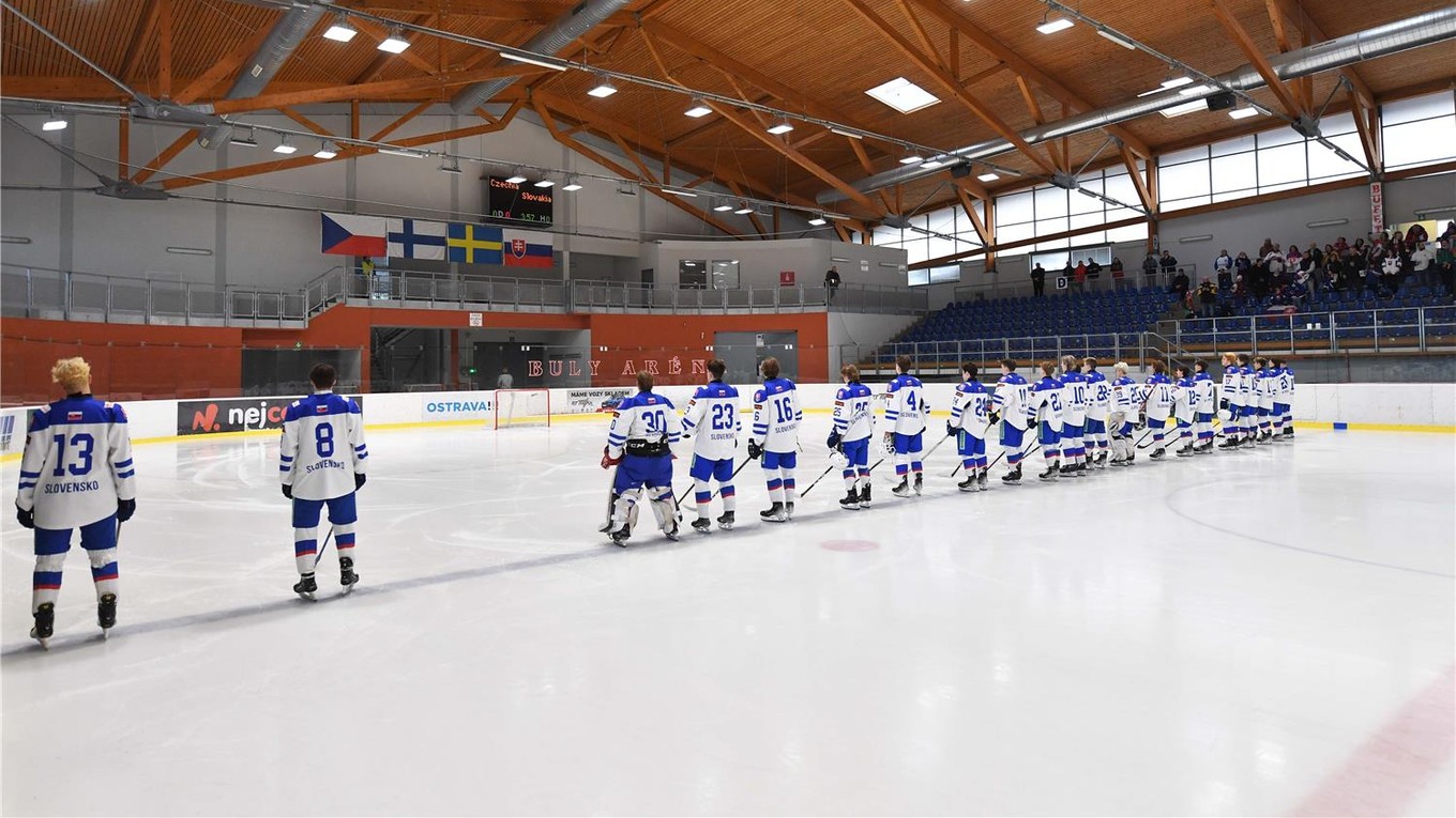 Slovenskí hokejisti do 16 rokov na Turnaji štyroch krajín v českom meste Kravaře.