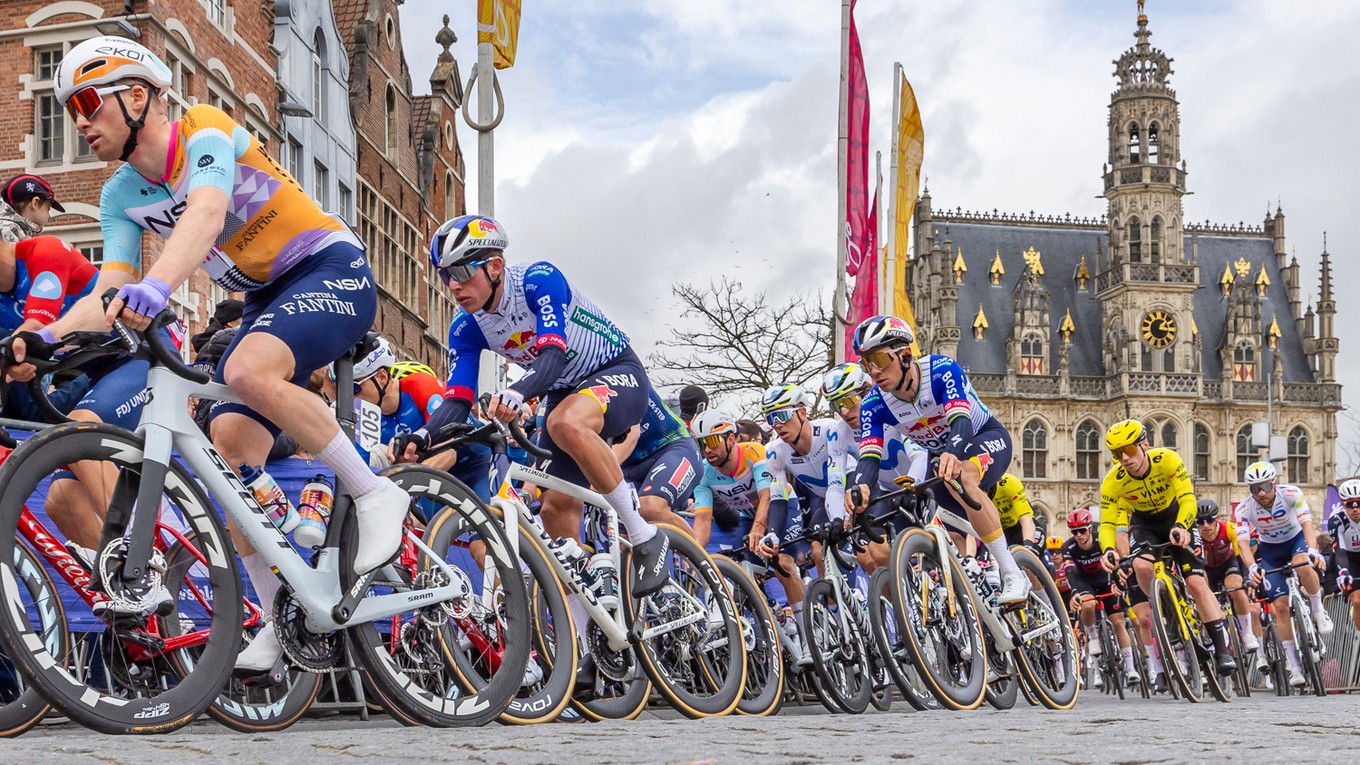 ONLINE: Cyklistická klasika Paríž - Roubaix 2026 dnes LIVE.