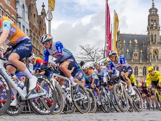 ONLINE: Cyklistická klasika Paríž - Roubaix 2026 dnes LIVE.
