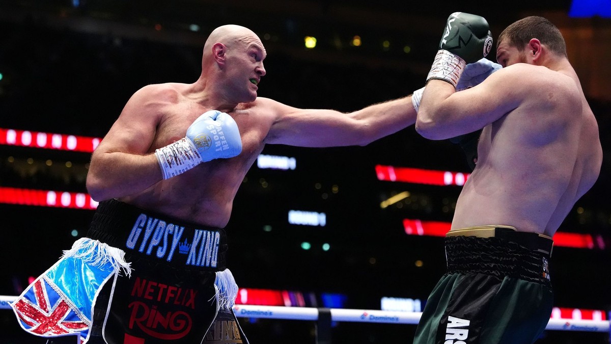 Tyson Fury v zápase s Arslanbekom Machmudovom