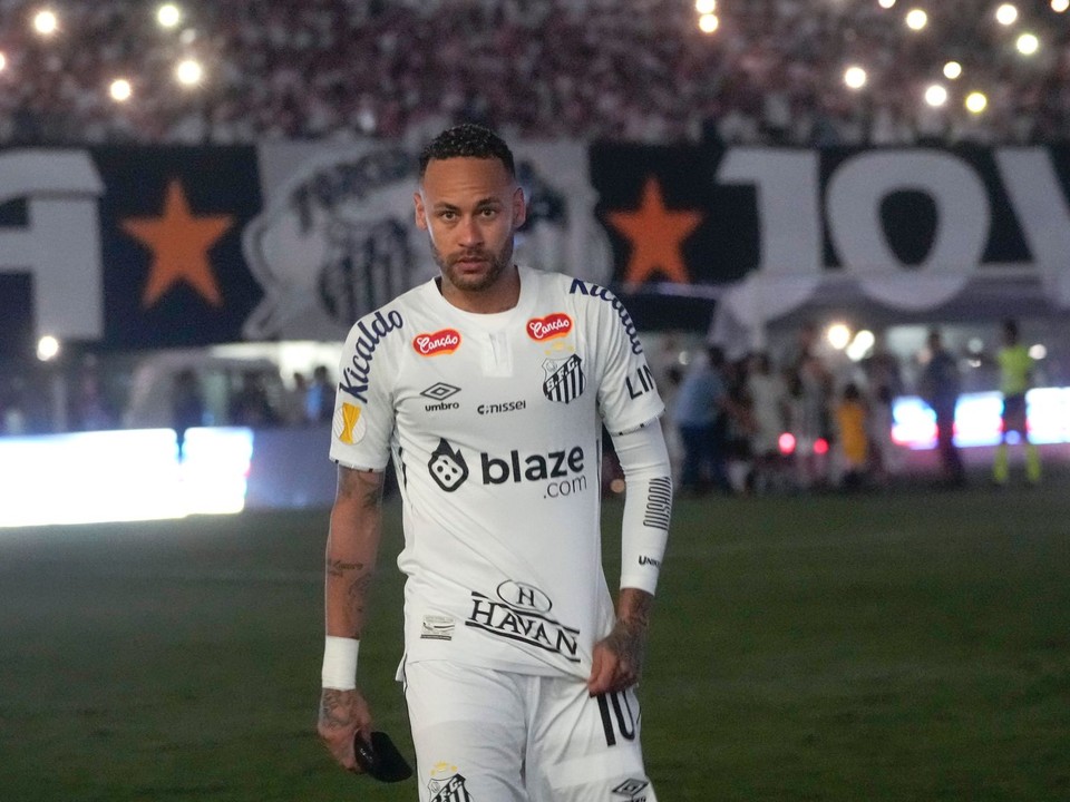 Brazílsky futbalista Neymar v drese FC Santos v dueli šampionátu Campeonato Paulista.