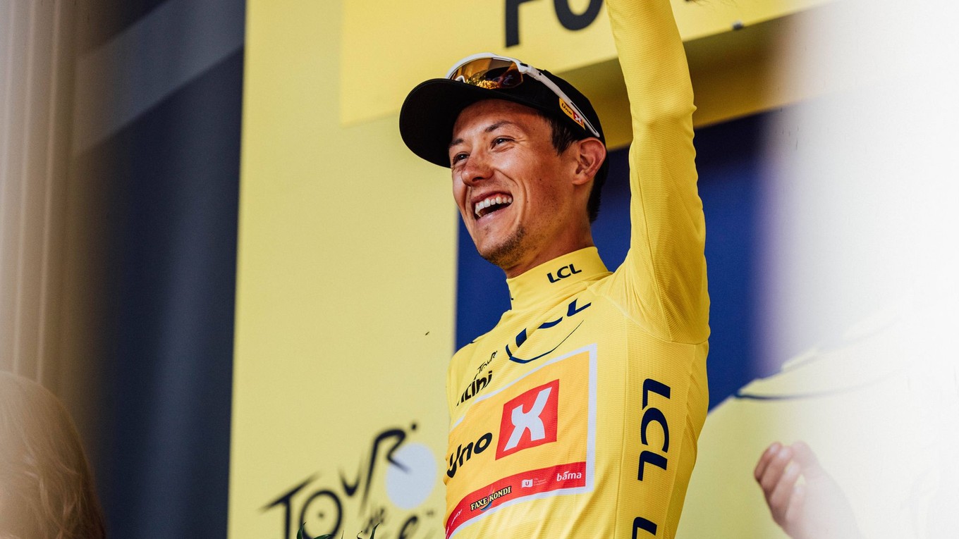 Nórsky cyklista Torstein Traeen sa raduje zo zisku žltého dresu v 4. etape (181,9km) cyklistických pretekov Tour de France 2026.