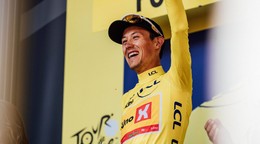 Nórsky cyklista Torstein Traeen sa raduje zo zisku žltého dresu v 4. etape (181,9km) cyklistických pretekov Tour de France 2026.