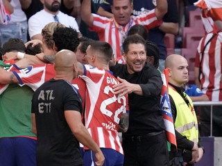 Atlético Madrid oslavuje gól. 