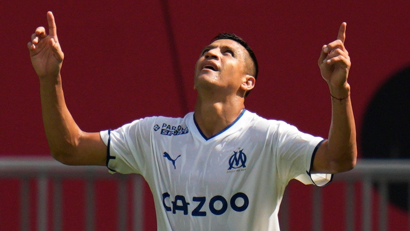 Čilský futbalista Alexis Sánchez v drese Olympique Marseille. 
