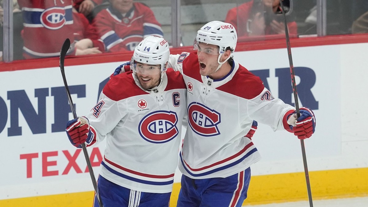 Nick Suzuki a Juraj Slafkovský. 