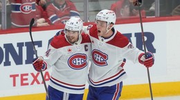 Nick Suzuki a Juraj Slafkovský. 