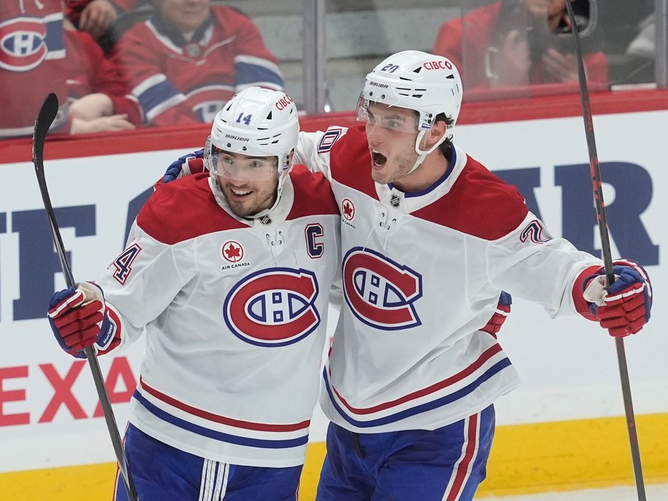 Nick Suzuki a Juraj Slafkovský. 