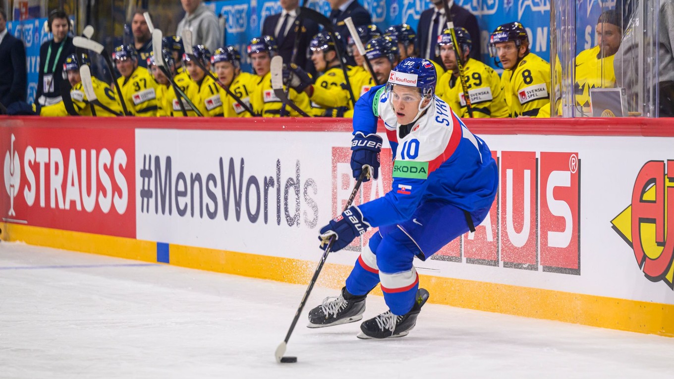 Slovenský útočník Adam Sýkora v zápase Slovensko - Švédsko na MS v hokeji 2025. 