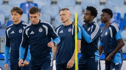 Na snímke hráči ŠK Slovan Bratislava, zľava Alexej Maroš, Danylo Ignatenko, Nino Marcelli, Sandro Cruz a Suleiman Camara počas tréningu.