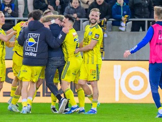 Radosť futbalistov Košíc z víťazstva.