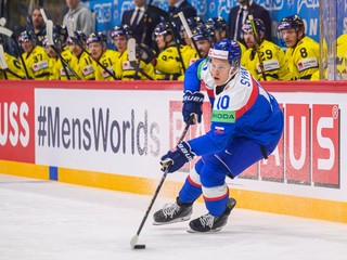 Slovenský útočník Adam Sýkora v zápase Slovensko - Švédsko na MS v hokeji 2025. 
