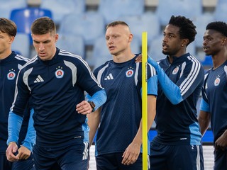 Na snímke hráči ŠK Slovan Bratislava, zľava Alexej Maroš, Danylo Ignatenko, Nino Marcelli, Sandro Cruz a Suleiman Camara počas tréningu.