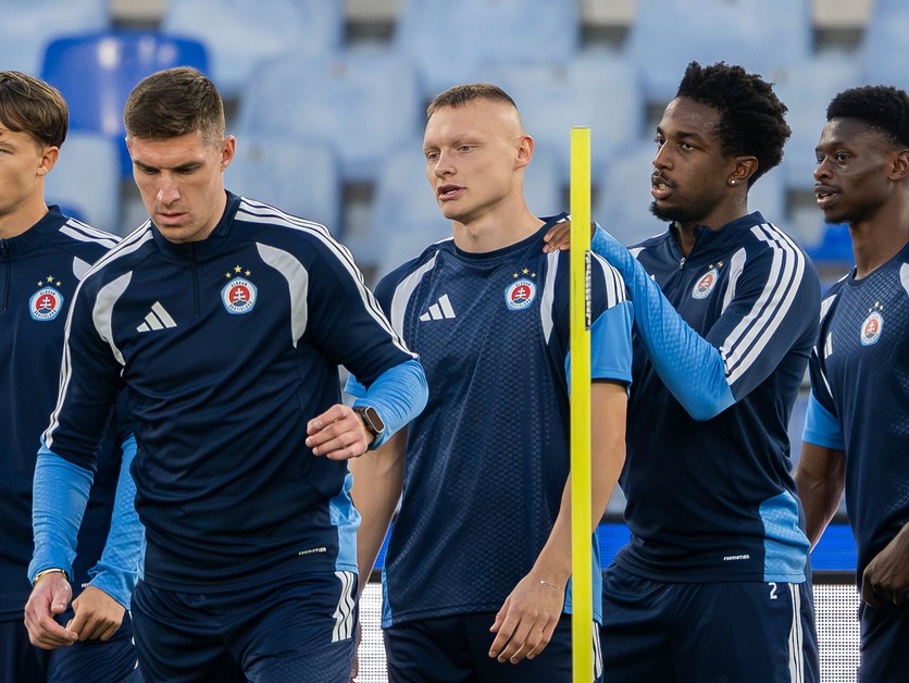 Na snímke hráči ŠK Slovan Bratislava, zľava Alexej Maroš, Danylo Ignatenko, Nino Marcelli, Sandro Cruz a Suleiman Camara počas tréningu.
