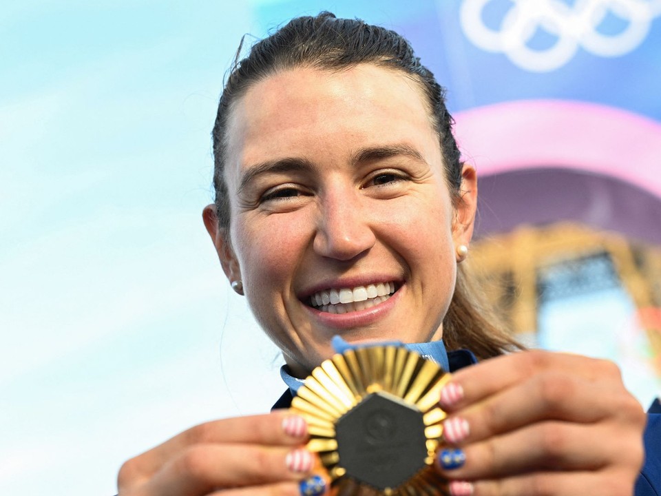 Americká cyklistka Kristen Faulknerová so zlatou medailou z OH v Paríži 2024.